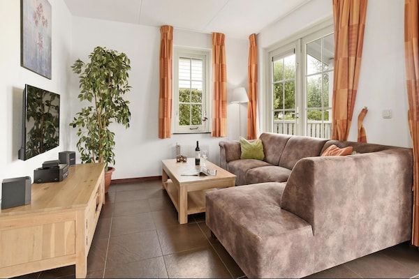Woonkamer - Zonovergoten bungalow in Simonshaven in Simonshaven (4)
