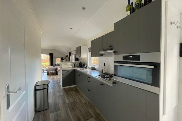 Keuken - Woning in het Historische Sint Nicolaasga in Sint Nicolaasga (3)