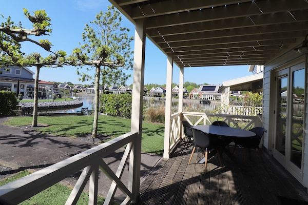 Terras - Bungalow in Zuid-Holland aan het Water in Simonshaven (2)