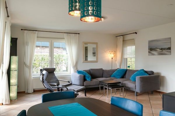 Woonkamer - Luxe kustvilla nabij bos in Sint Maartenszee (3)