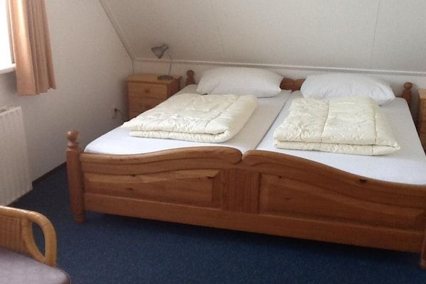 Slaapkamer - bungalow voor 6 personen, vlakbij het strand in Sint Maartenszee (5)