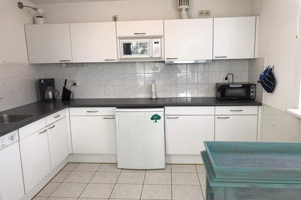 Keuken - Comfortabel vakantiehuis voor 6 personen. in Sint Maartenszee (4)