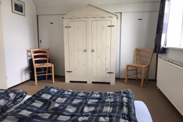 Slaapkamer - Comfortabel vakantiehuis voor 6 personen. in Sint Maartenszee (5)