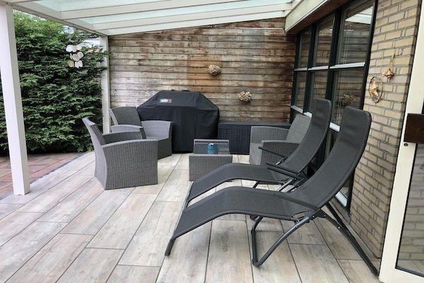 Terras - Gemeubileerde bungalow met tuin in Sint Maartenszee (3)