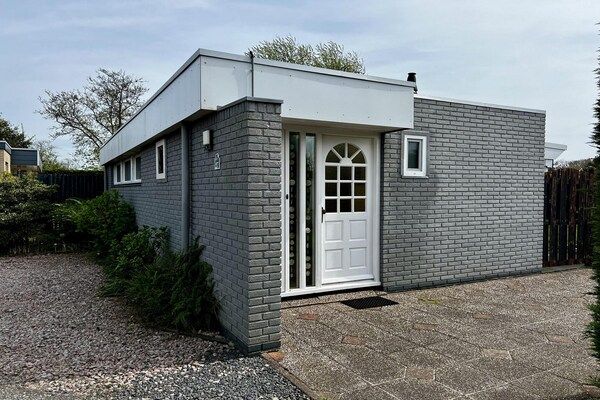 Buitenkant - Prachtige bungalow in Noord-Holland in Sint Maartenszee (5)
