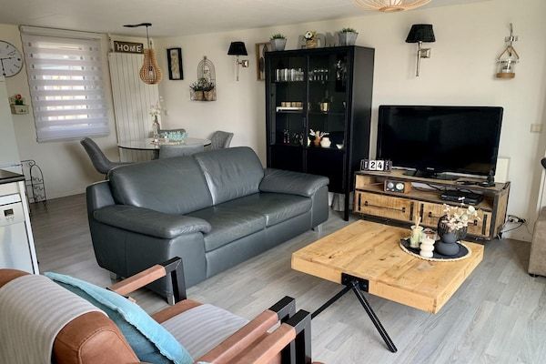 Woonkamer - Leuke bungalow met gezellig terras in Sint Maartenszee (2)