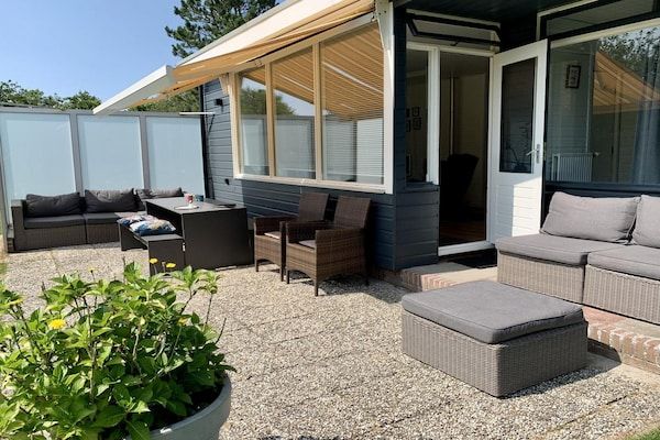 Terras - Bungalow vlakbij het strand met tuin in Sint Maartensvlotbrug (4)