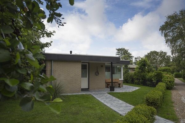 Buitenkant - Comfortabele vakantiebungalow voor 5 in Sint Maartenszee (5)