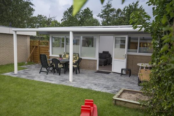 Buitenkant - Comfortabele vakantiebungalow voor 5 in Sint Maartenszee (2)
