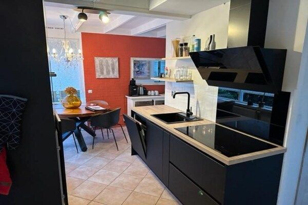 Keuken - Uitnodigende bungalow met privétuin in Sint Maartenszee (4)