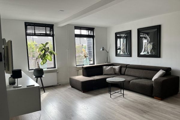 Woonkamer - Vakantiehuis vlakbij duinen, strand en zee in Sint Maartensvlotbrug (5)