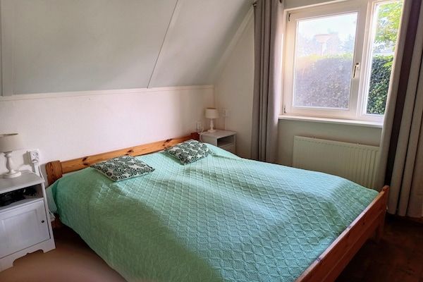 Slaapkamer - Gezellig vakantiehuis in Sint Maartenszee in Sint Maartenszee (4)