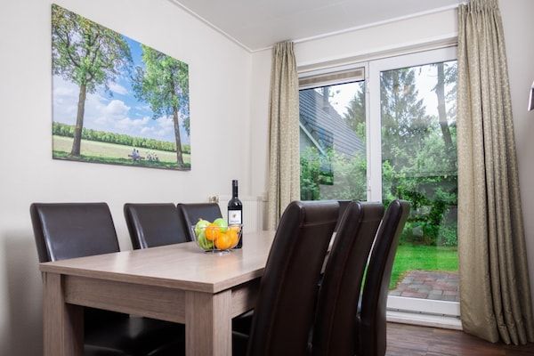 Eetkamer - Appartement in Utrecht bij Grachten in Scherpenzeel (3)