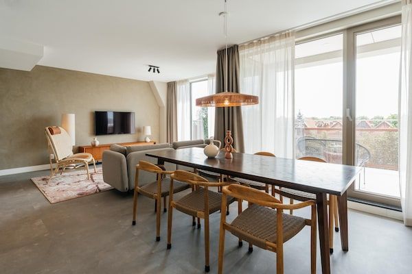 Eetkamer - Appartement in Zeeheldenkwartier in Den Haag (4)