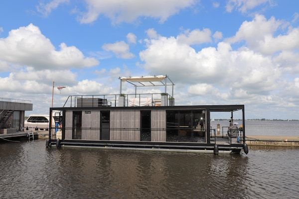 Houseboat Kohlenpott in Offingawier - Foto 1 van 22