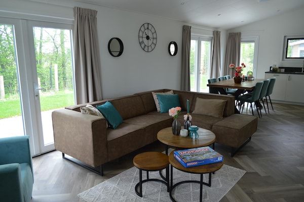 Woonkamer - Vakantiehuis Bemelen bij natuurgebied in Bemelen (3)