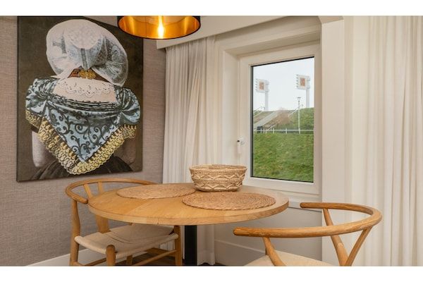 Eetkamer - Appartement in Zeeland bij het Strand in Zoutelande (5)