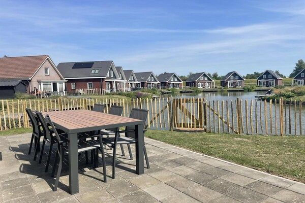Terras - Familievakantie aan het meer in het Medemblik in Medemblik (5)