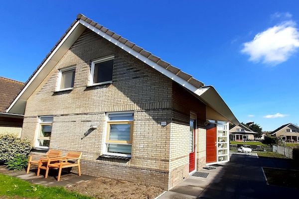 Buitenkant - Lodge aan het water met privé-infraroodsauna in Medemblik (1)