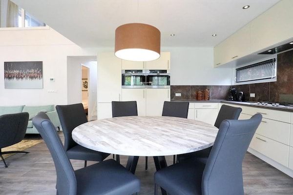 Eetkamer - Stijlvol chalet voor 6 personen in Otterlo in Otterlo (3)