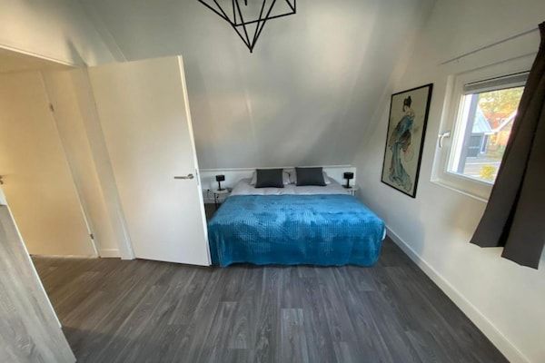 Slaapkamer - Villa aan het meer voor 6 personen met sauna in Otterlo (4)
