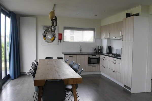 Eetkamer - Villa Bad Hulckesteijn, geschikt voor 10 gasten in Nijkerk (5)