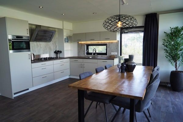 Eetkamer - Stijlvol Nijkerk Chalet voor 6 personen in Nijkerk (3)