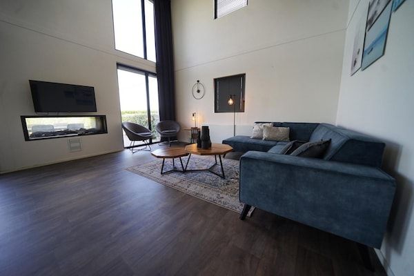 Woonkamer - Stijlvol Nijkerk Chalet voor 6 personen in Nijkerk (2)