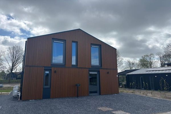 Buitenkant - Ruime IJsselmeer Retreat voor 10 personen in Enkhuizen (5)