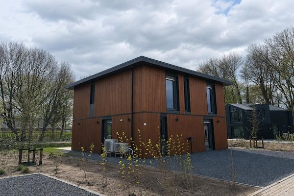 Buitenkant - Ruime IJsselmeer Retreat voor 10 personen in Enkhuizen (1)