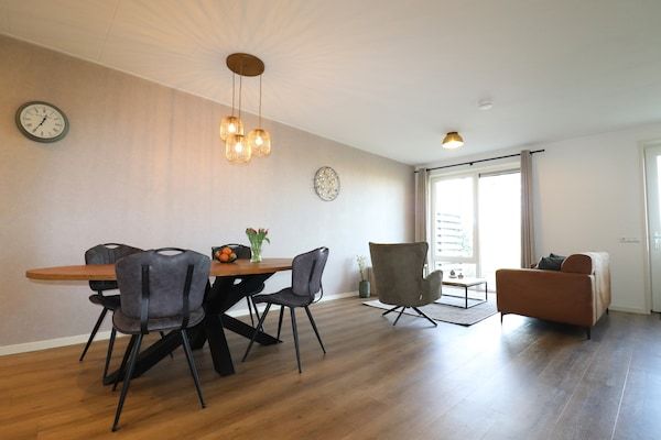 Eetkamer - Appartement in Workum bij IJsselmeer in Workum (3)
