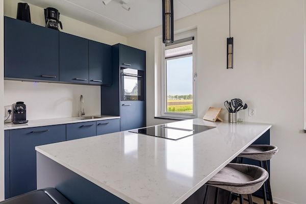 Keuken - Vakantiehuis in Medemblik met eigen steiger in PS Opperdoes (4)