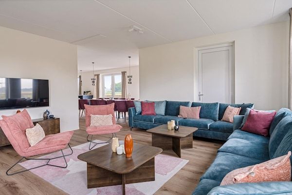Woonkamer - Vakantiehuis in Medemblik bij IJsselmeer in PS Opperdoes (1)
