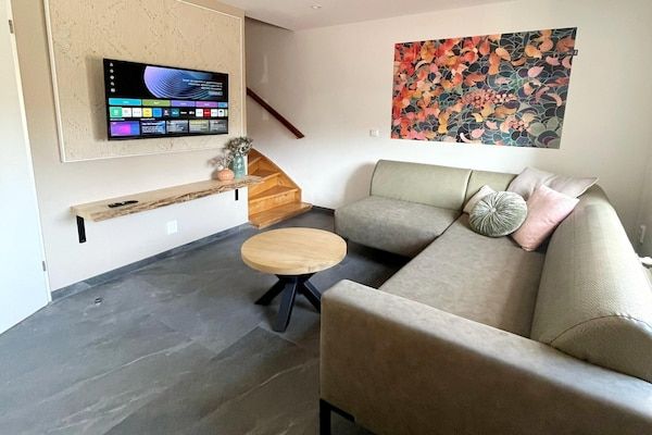 Woonkamer - Vakantiehuis in Voerendaal met terras in Voerendaal (5)