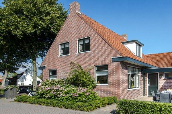 143559 in Nes - Foto 1 van 26