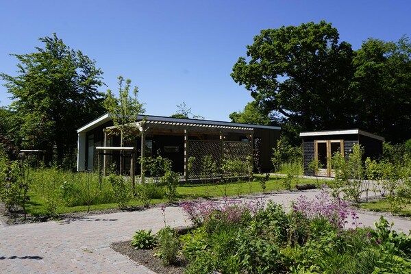 Buitenkant - Luxe vakantiewoning omringd door water in Sint Nicolaasga (5)