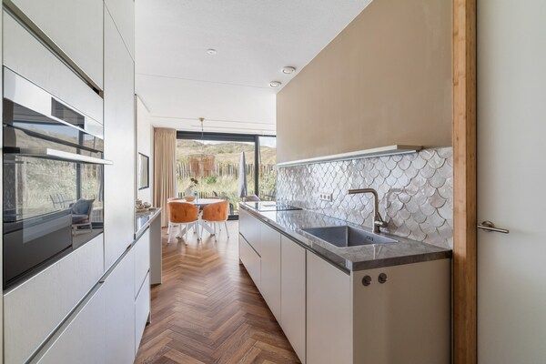 Keuken - Uitnodigend appartement met tuin in Sint Maartenszee (4)