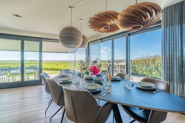 Eetkamer - Moderne, luxe en duurzame natuurvilla in De Waal (3)