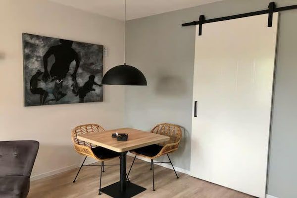 Eetkamer - Prachtige lodge geschikt voor 2 personen. in Zoutelande (3)