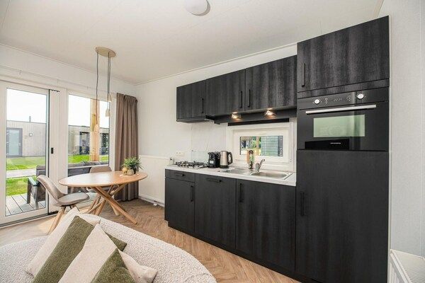 Keuken - Overijssel Holiday Haven met bubbelbad in Rijssen (4)