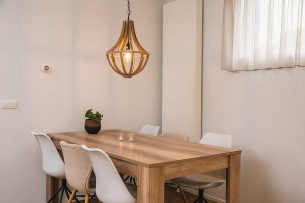 Eetkamer - Luxe boslodge met privésauna in Rijssen (4)