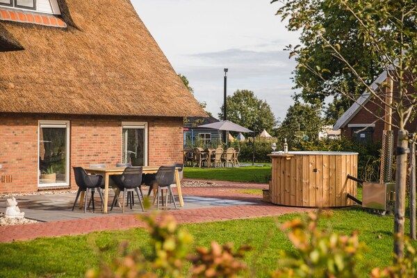 Terras - Boerderij met eigen bubbelbad en sauna in Zuna (5)