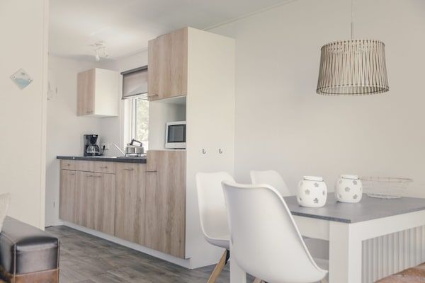 Keuken - Pittoreske Overijssel Veranda Lodges in Zuna (3)