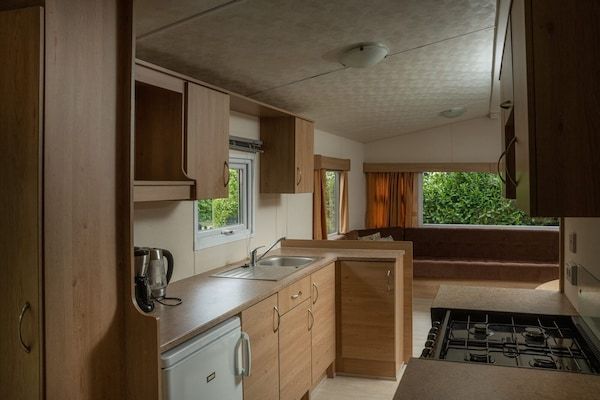 Keuken - Gezellig chalet met eigen tuin voor 4 personen in Zuna (3)