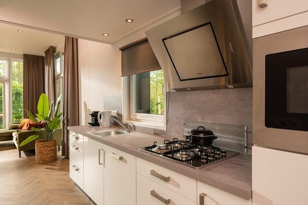 Keuken - Luxe lodge met bubbelbad en sauna voor 5 personen in Zuna (5)