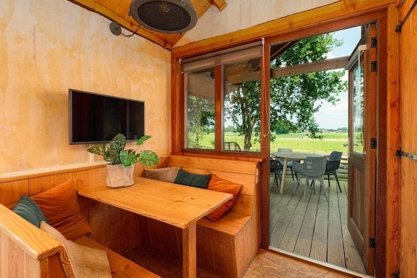 Eetkamer - Waterfronthut in het zonnige Zuna in Zuna (5)