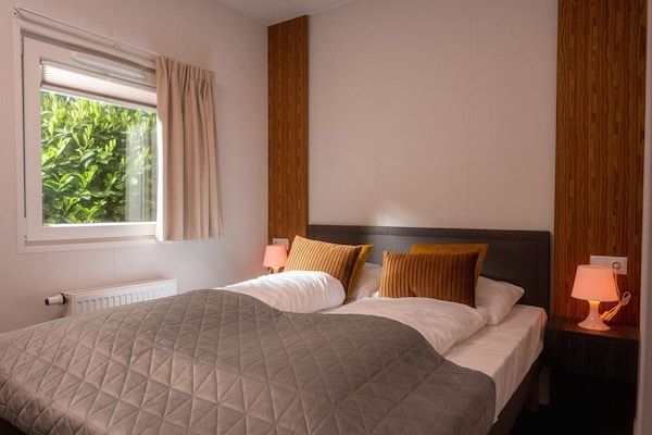 Slaapkamer - Stijlvolle blokhut met privétuin voor 4 in Zuna (3)