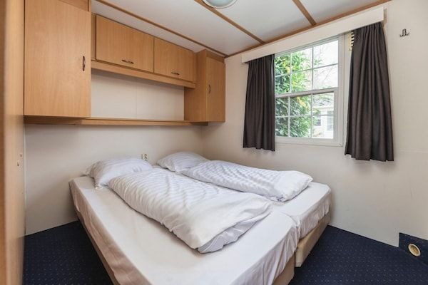 Slaapkamer - Bungalow met uitzicht op de rivier in Zuna (3)