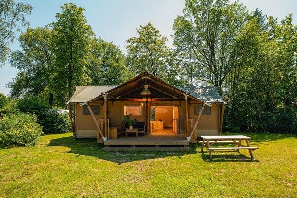 Buitenkant - Ruime luxe safaritent voor 8 personen in Zuna (1)