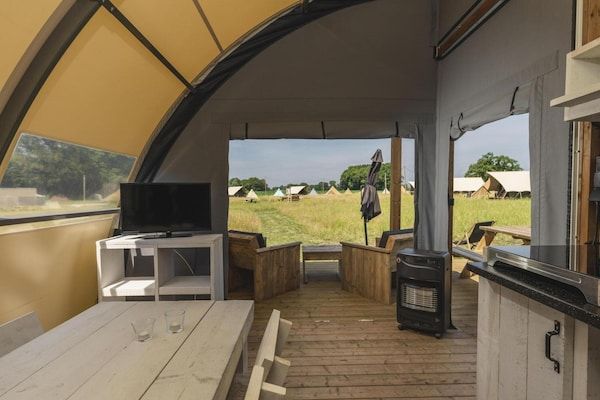 Eetkamer - Feestelijk glampingdorp in Zuna in Zuna (5)